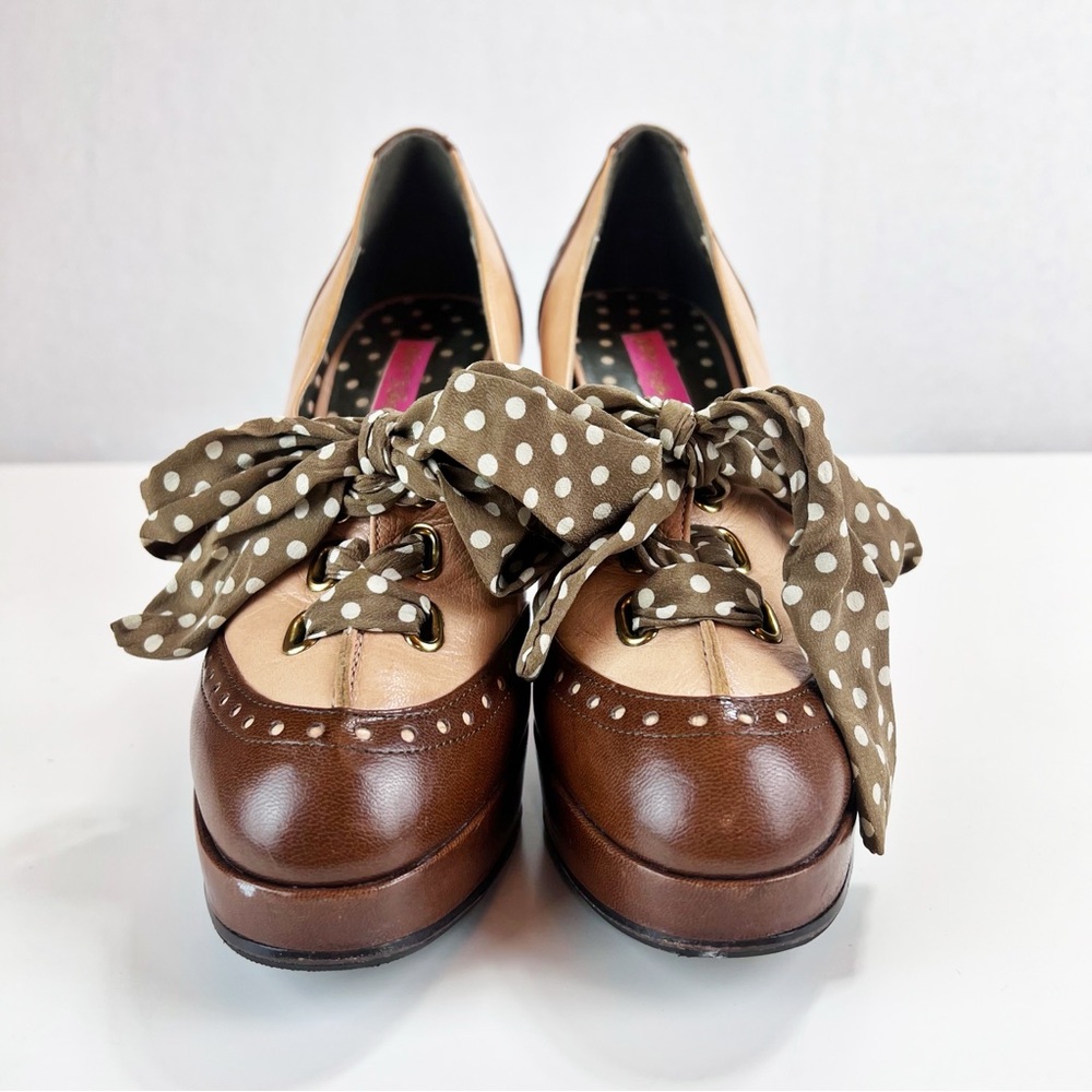 Betsey Johnson Retro Oxford Pumps Size 8 Brown Ribbon Laced Pinup Academia Heels - Picture 2 of 10